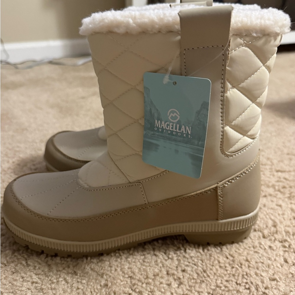 Magellan Outdoors Cream and Tan Quilted Boots